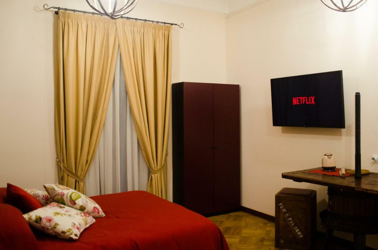 บีแอนด์บี ซอสตา เฟลเกรีย Bed & Breakfast เนเปิลส์ ภายนอก รูปภาพ